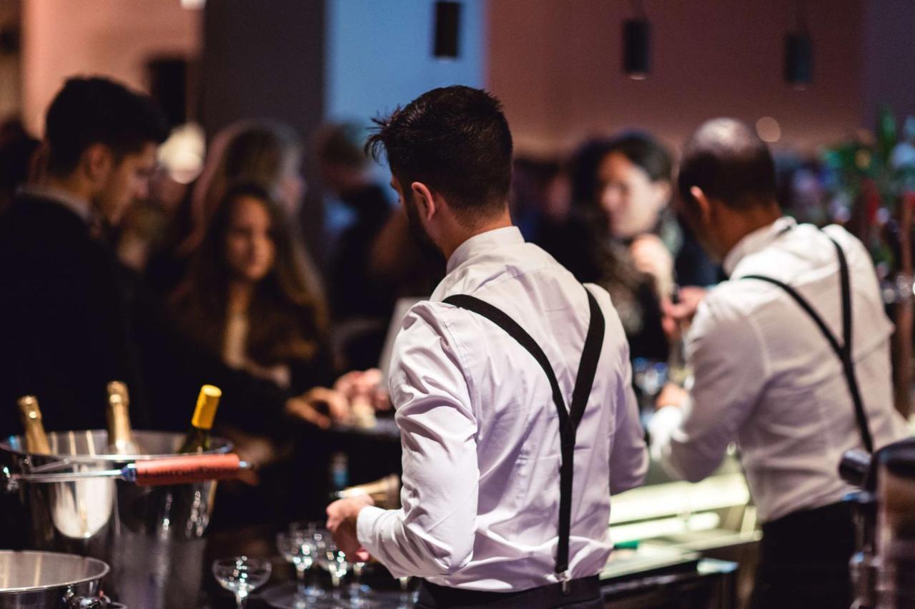 Radisson Collection, Strand Hotel, שטוקהולם מראה חיצוני תמונה Bartenders at work